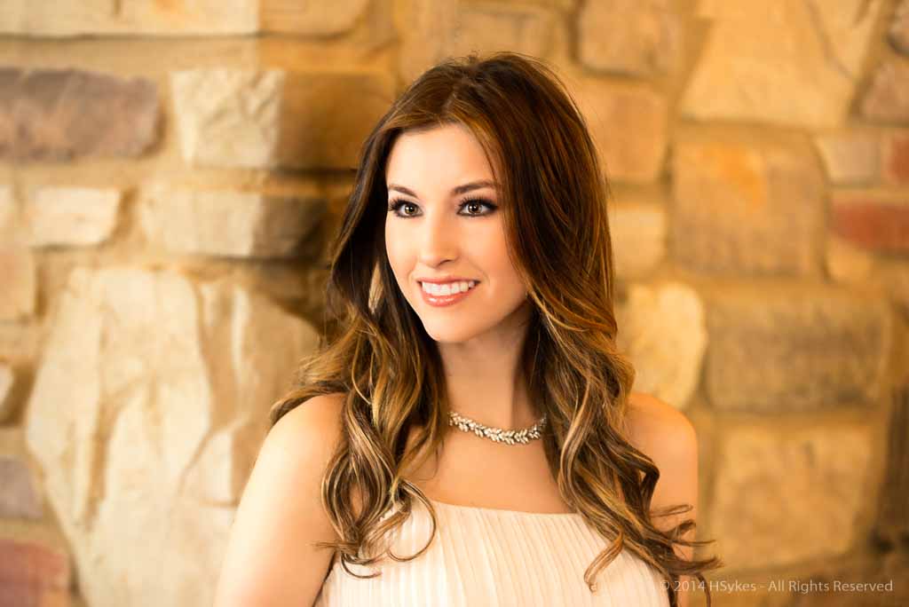 Bridal portrait in front of a rock wall