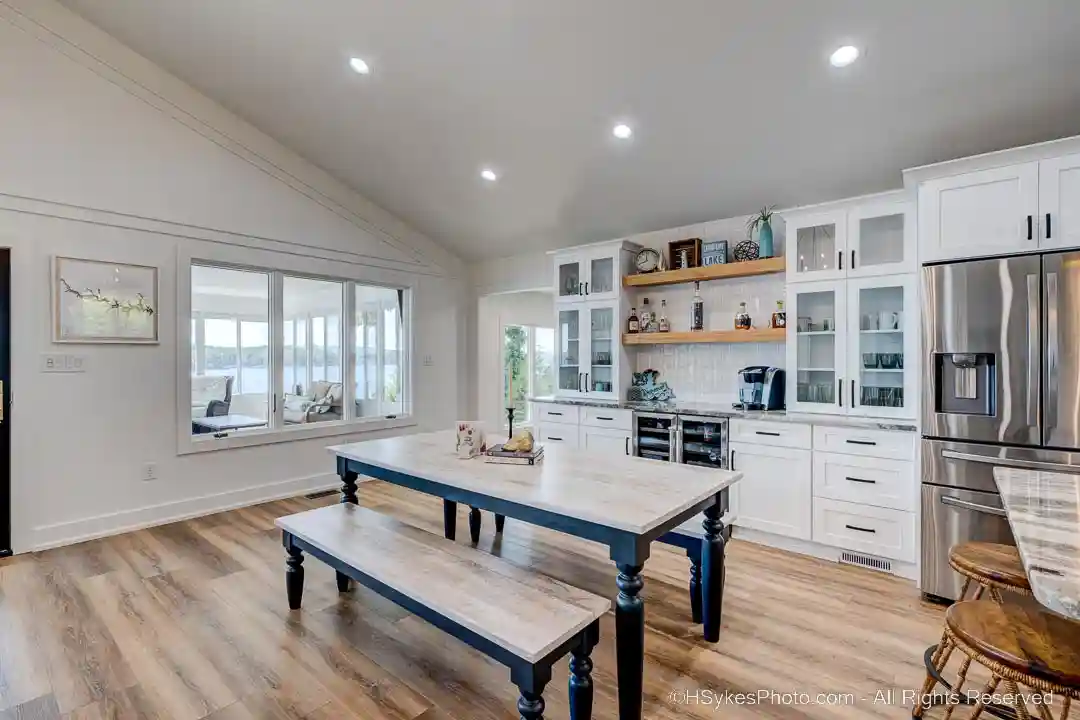 Eating area looking towards sun room