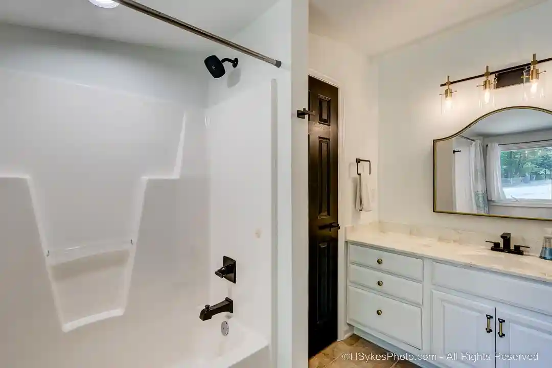 2nd fl shower and sink